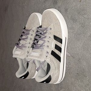 Women’s Adidas Sneakers 👟 Distressed Look
